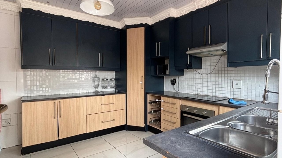 7 Bedroom Property for Sale in Mogwase Unit 4 North West